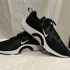 NWOT Black and White Nike Shoes
